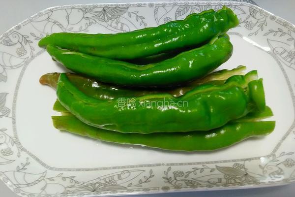煎酿尖椒的做法图解1