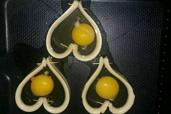 爱心煎蛋的做法图解1