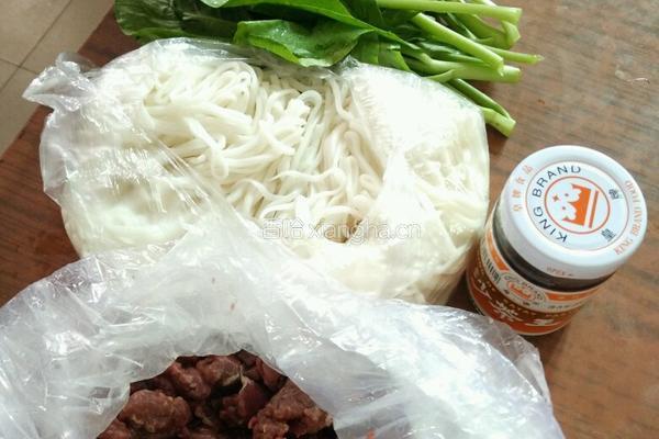 牛肉炒粿条的做法图解1