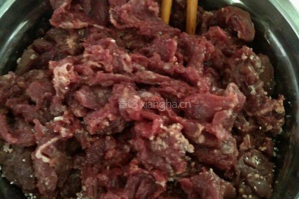 牛肉炒粿条的做法图解2