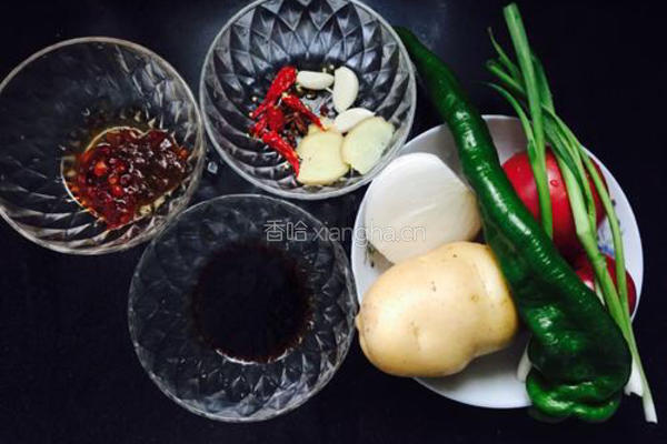 酱香狼牙土豆的做法图解1