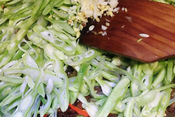 四季豆炒腊肉的做法图解7