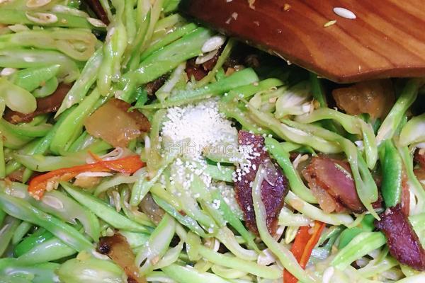 四季豆炒腊肉的做法图解9