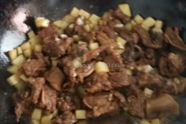牛肉炒饭的做法图解2