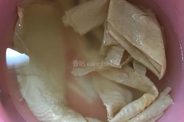 大白菜炒人造肉的做法图解2