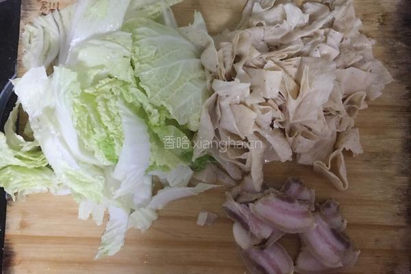 大白菜炒人造肉的做法图解3