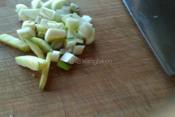 素香菇炒菠菜的做法图解2