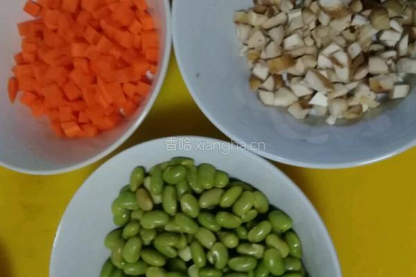 七彩腊味豆的做法图解2