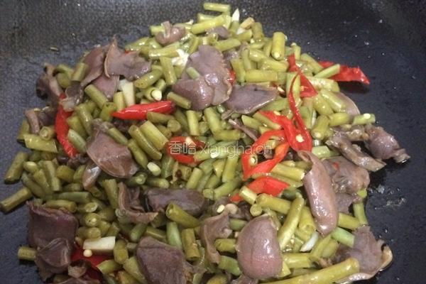 酸豆角炒鸡胗的做法图解4