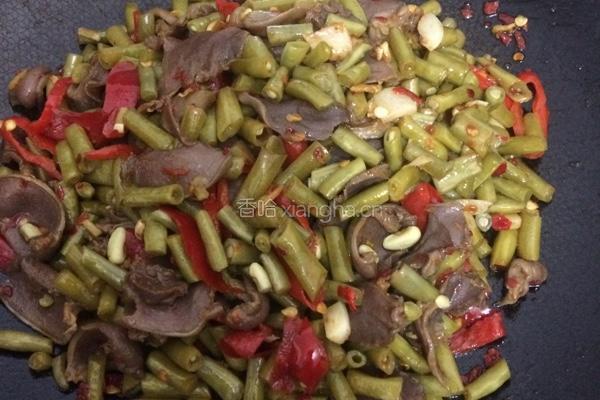 酸豆角炒鸡胗的做法图解5