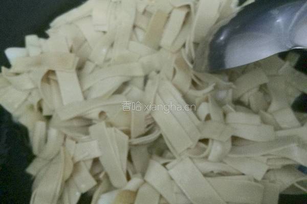 韭菜炒豆片的做法图解4