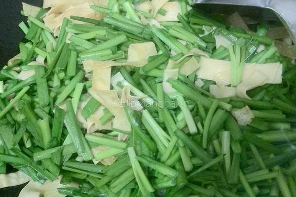 韭菜炒豆片的做法图解5