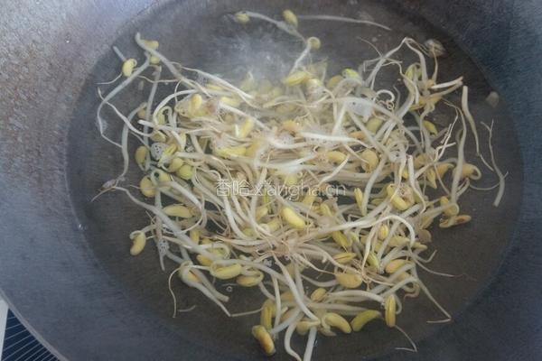 大豆芽调面筋的做法图解2