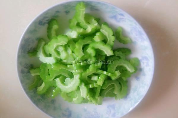 苦瓜炒鸡蛋的做法图解5