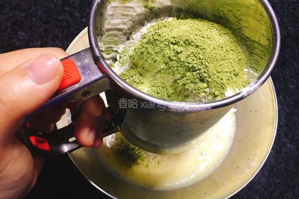 抹茶榴莲千层蛋糕的做法图解4