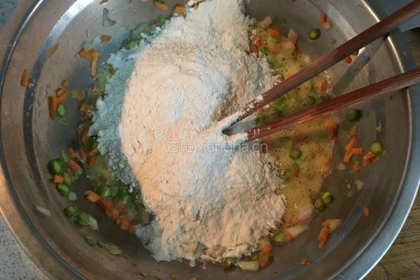五彩蔬菜豆渣饼的做法图解4