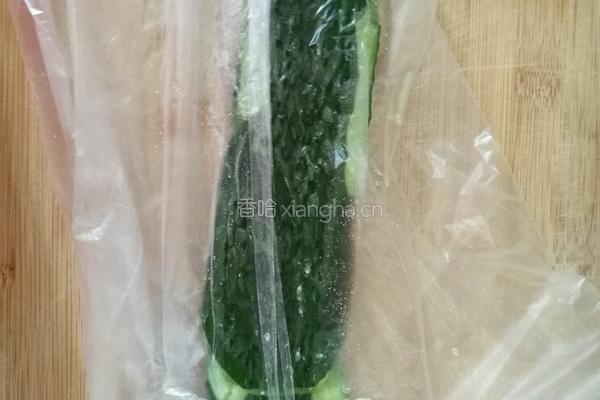凉拌黄瓜的做法图解2