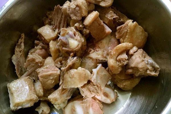 土豆炖鸭子的做法图解1