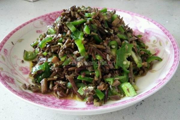 青椒炒蕨菜干的做法图解5