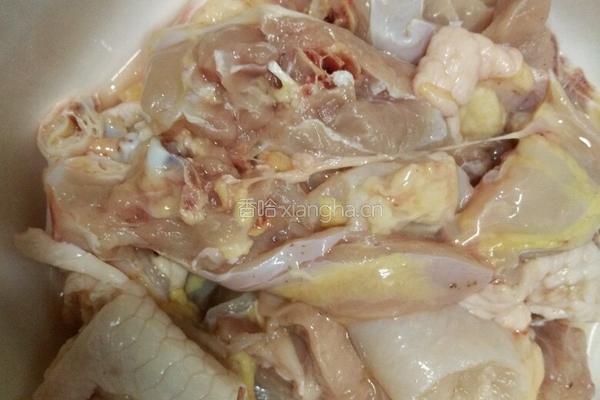 黑木耳炒鸡肉的做法图解2