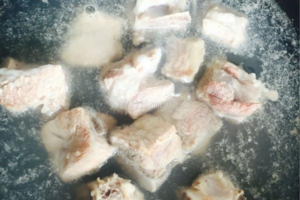 土豆排骨汤的做法图解1