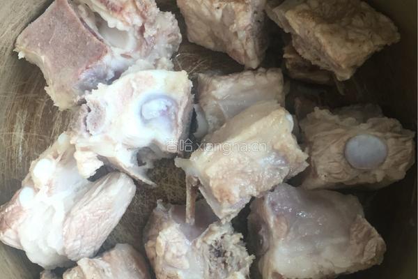 土豆排骨汤的做法图解2