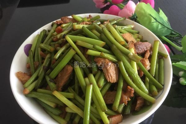 蒜苗烧猪肉的做法图解7
