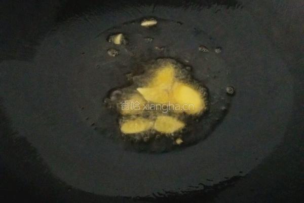 蒜片炒耳子菜的做法图解2