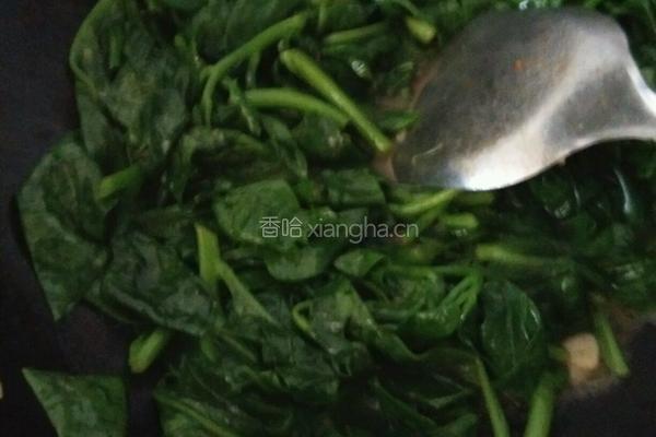 蒜片炒耳子菜的做法图解3