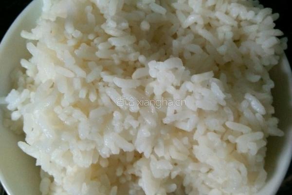 牛肉炒饭的做法图解1