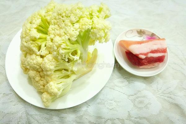 五花肉炒有机菜花的做法图解1