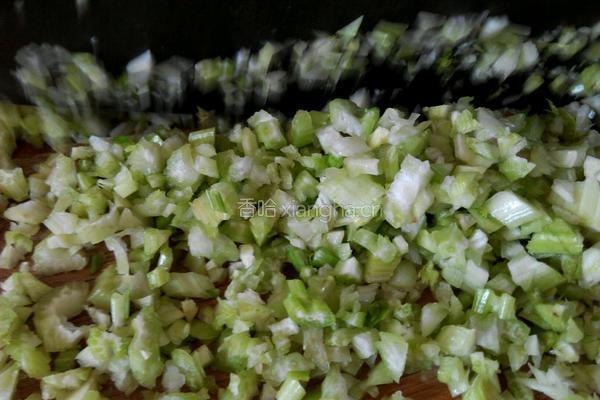 芹菜素丸子的做法图解1