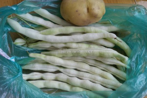 免炒版土豆芸豆的做法图解1