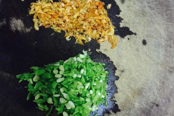 鸡蛋河虾饼的做法图解2