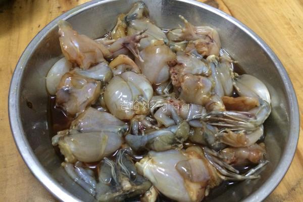 炒牛蛙的做法图解3
