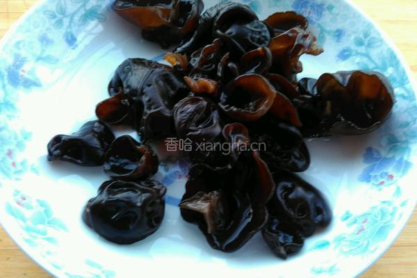 凉拌苦瓜木耳西红柿的做法图解5