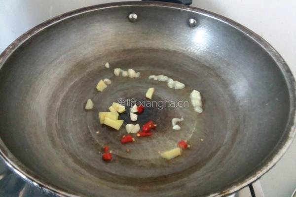 大肠炖豆腐的做法图解2