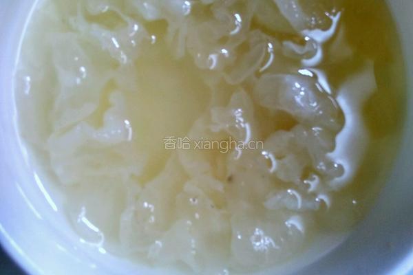 银耳玉米稀饭的做法图解1