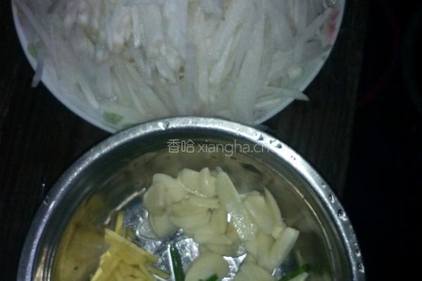 清炒萝卜丝的做法图解2