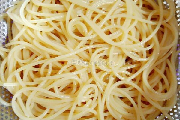 烟肉炒意面的做法图解6