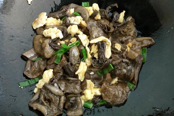 蛋炒洋葱松菇的做法图解5
