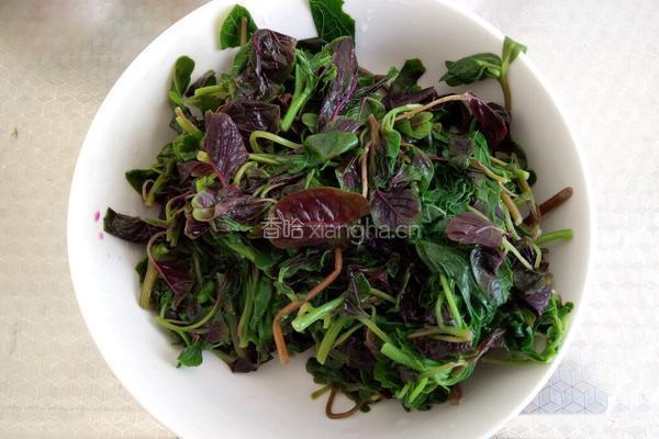 蒜香苋菜玉米饼的做法图解2
