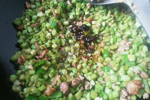 豉香肉末炒豆角的做法图解9
