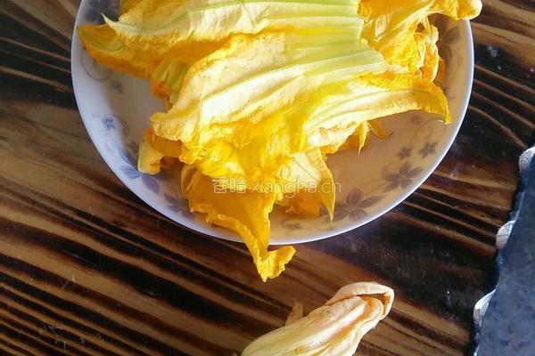 南瓜花摊鸡蛋饼的做法图解1