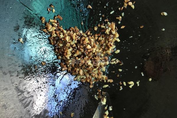 粽香糯米蒸排骨的做法图解2
