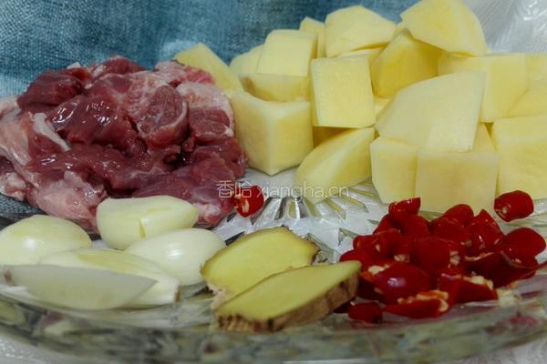 牛腩土豆的做法图解1