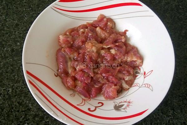 海鲜菇丝瓜瘦肉汤的做法图解3