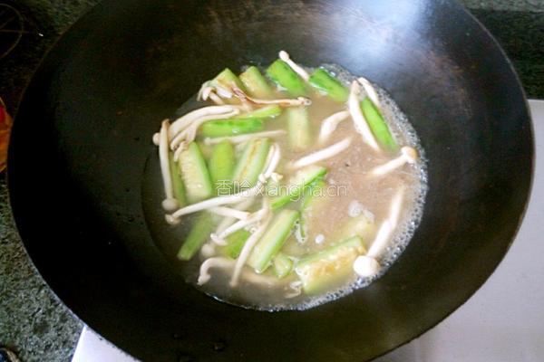 海鲜菇丝瓜瘦肉汤的做法图解6