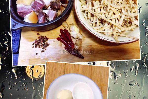 笋干炖腊肉的做法图解2