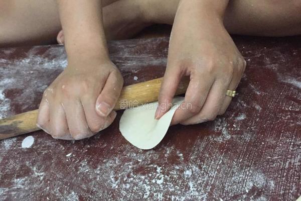 虾仁韭菜鸡蛋馅儿饺子的做法图解2